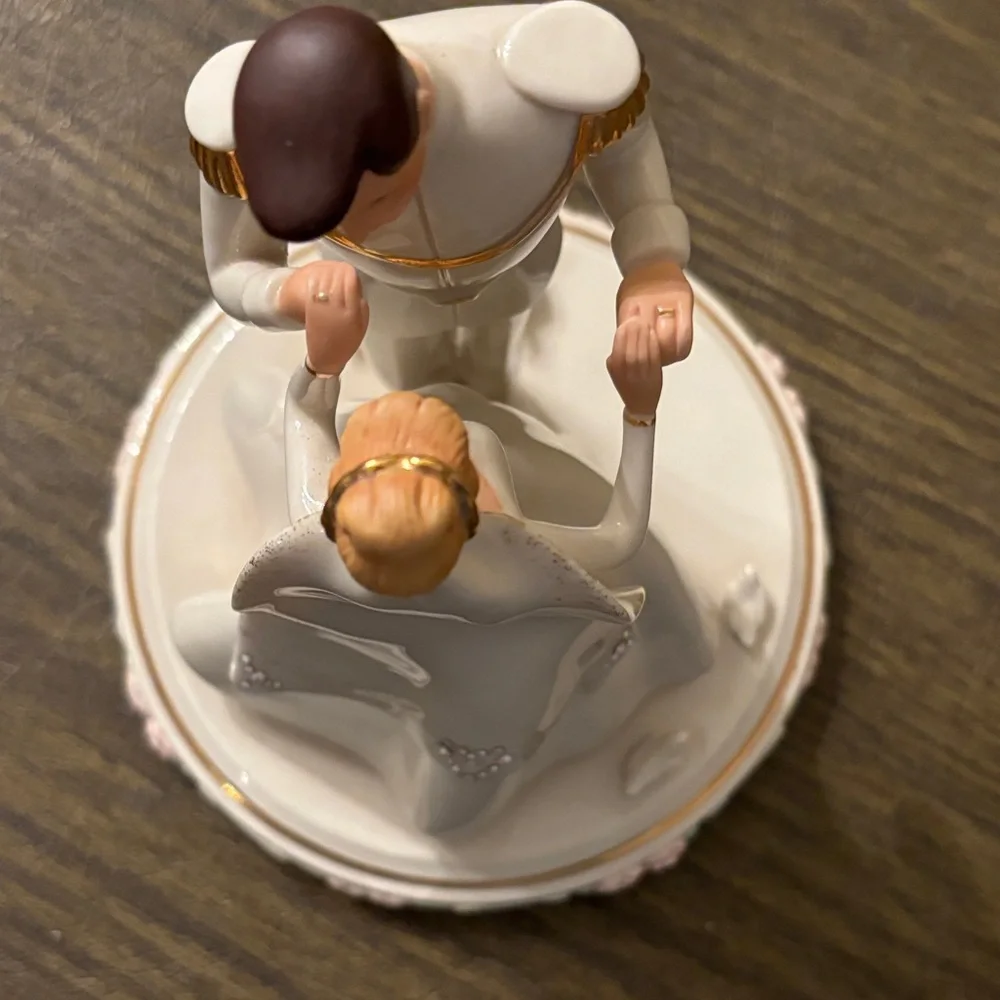 Lenox Disney Cinderella’s Wedding Day Cake Topper NEW